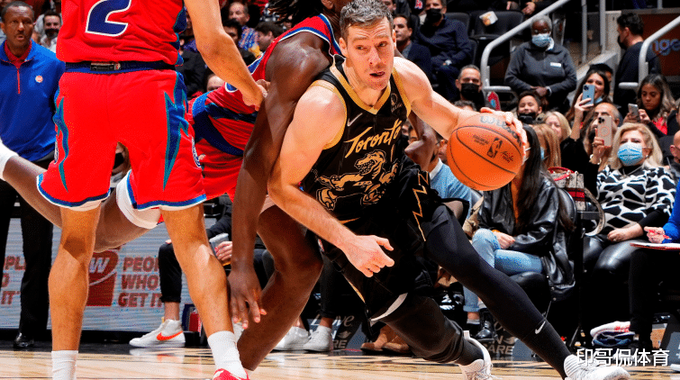 策应传球 策应传球