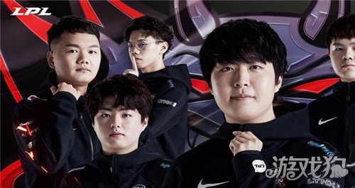 员敲响了警 员敲响了警