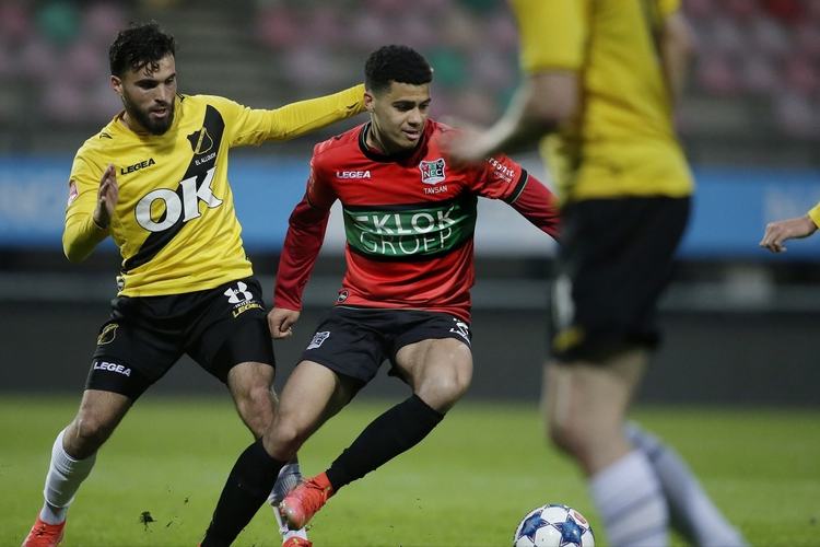 他多次通过 他多次通过